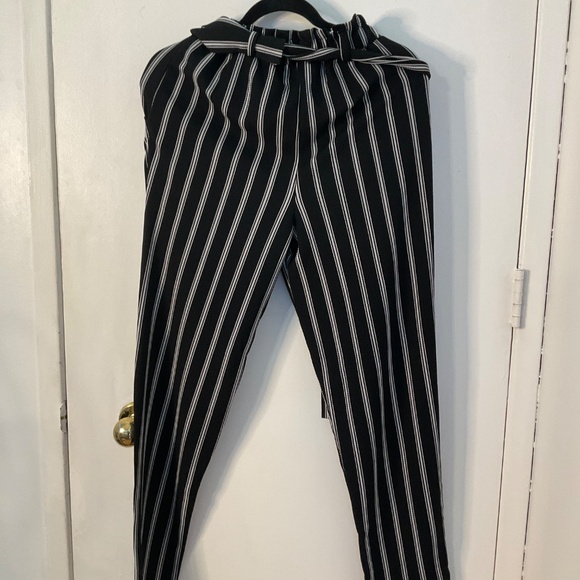 Black and white stripped ruffle hem tie pants - Picture 2 of 2